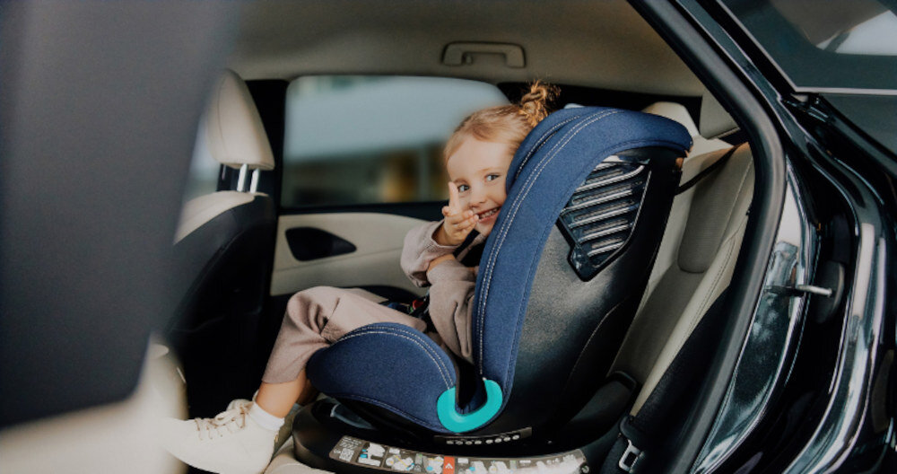 Fotelik samochodowy LIONELO Bastiaan One i-Size (0-36 kg) Czarny Wkładka redukcyjna system Dri-Seat wentylacja anatomiczne ułożenie komfort bezpieczeństwo