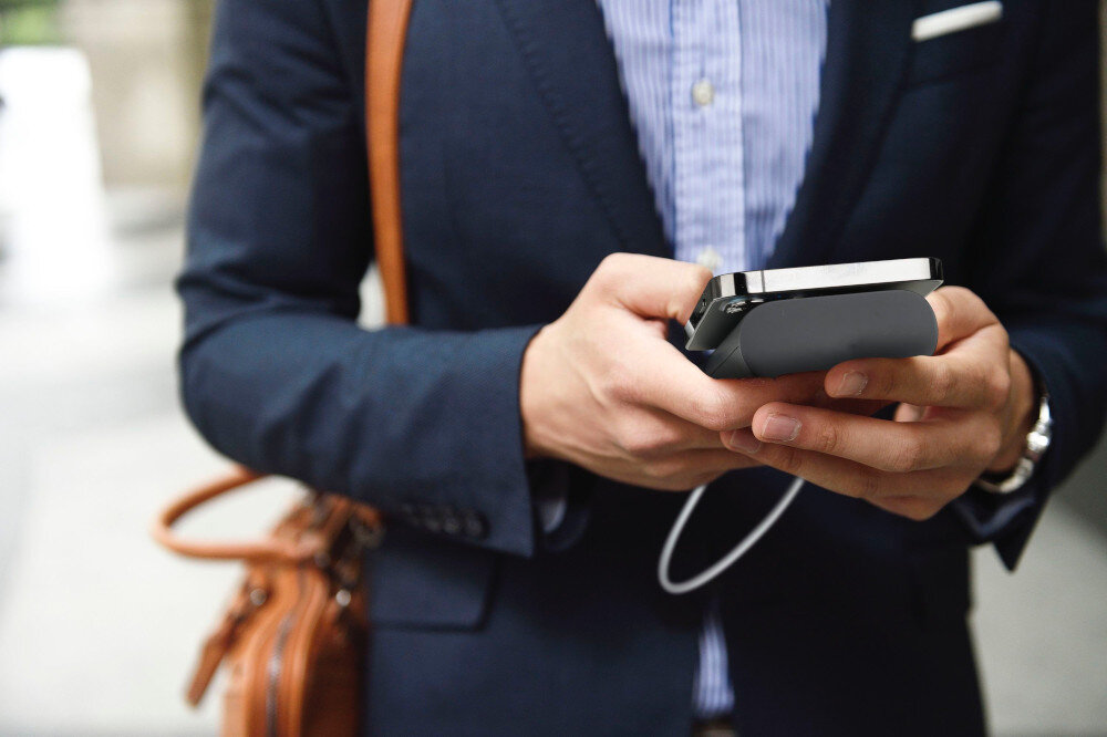 Powerbank CELLULARLINE ESSENCE Powłoka antypoślizgowa pokrycie z materiału soft-touch