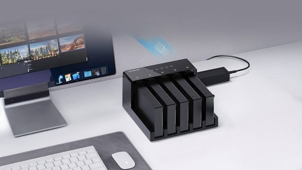 ORICO 6558US3-C-EU-BK1 Interfejs USB 3.0 transfer danych do 5 Gb/s Wysoka prędkość przesyłu danych - stacja podłączona obok monitora