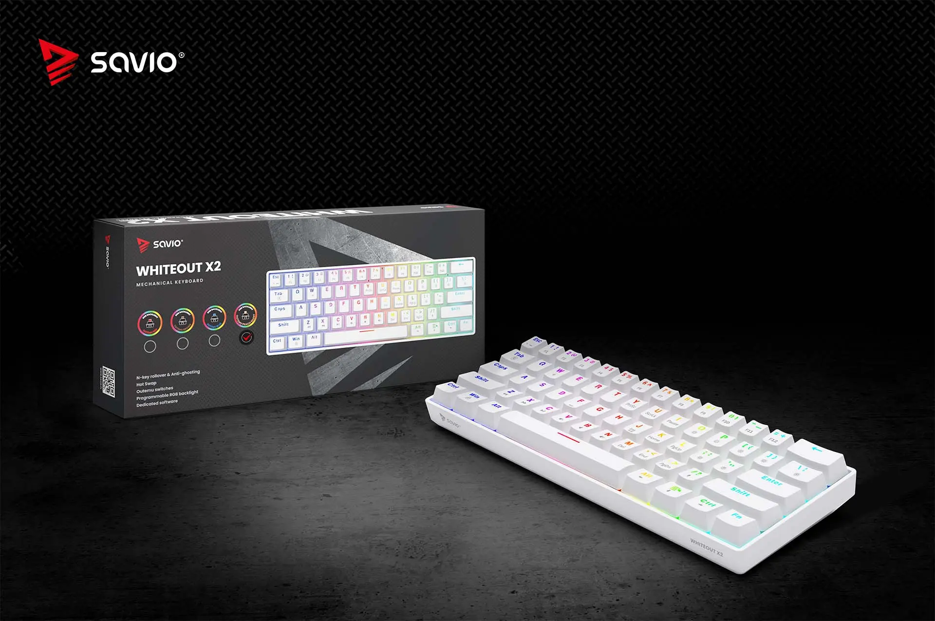 Biała klawiatura mechaniczna Savio Whiteout X2 z podświetleniem RGB, pokazana obok opakowania.
