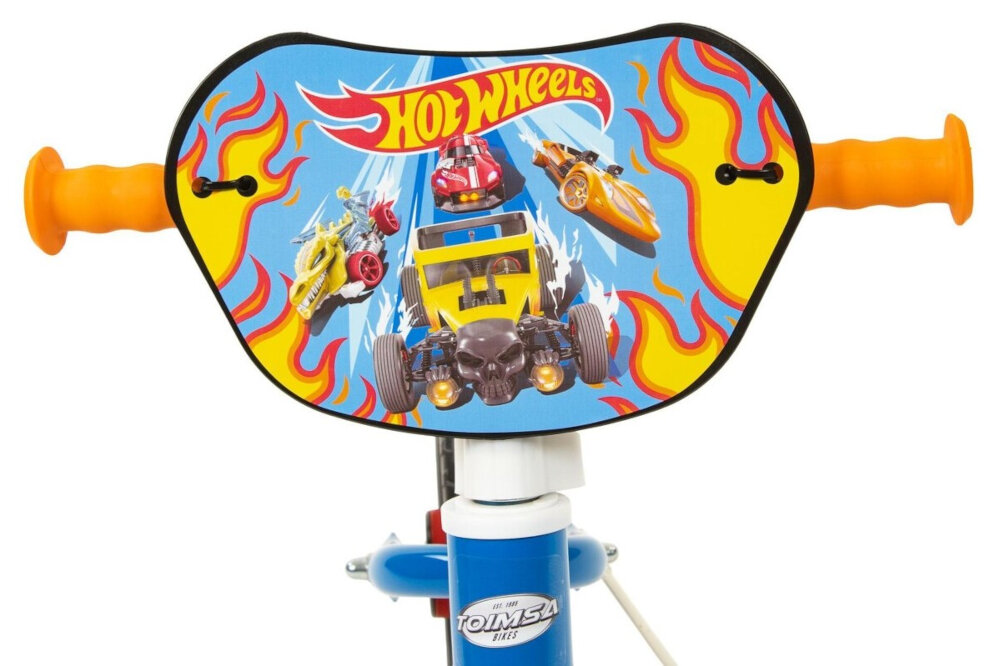 Rowerek biegowy TOIMSA Hot Wheels Niebiesko-czerwony zbliżenie na kierownicę bezpieczeństwo regulowana kierownica bezpieczne prowadzenie dla dzieci o wzroście od 70 do 85 cm standardowe uchwyty zabezpieczają małe rączki przed ześlizgnięciem się na boki kolorowa plakietka z ulubionymi postaciami z filmu Hot Wheels