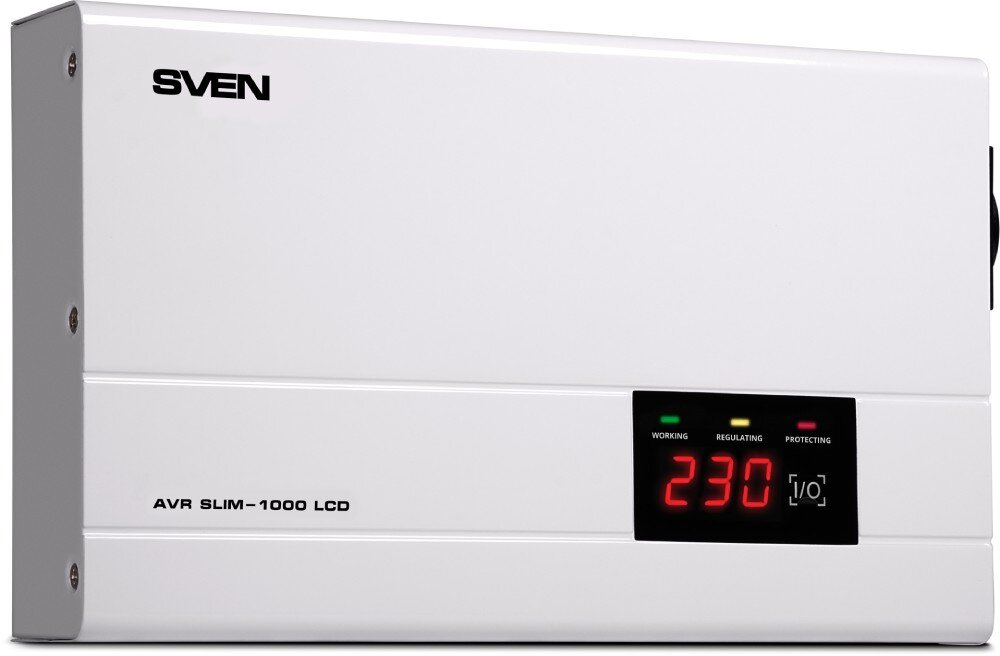 Stabilizator napięcia SVEN AVR Slim-1000 Biała obudowa prostokątnego urządzenia z czarnym panelem LCD wyświetlającym czerwony numer '230' oraz trzema diodami sygnalizacyjnymi oznaczonymi 'working', 'regulating', 'protecting', opis