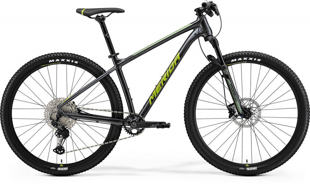 Rower górski MTB MERIDA Big Nine SLX Edition HP3 U20 29 cali Grafitowo-zielony popularny goral dla sportowcow do jazdy wyczynowej uniwersalny dla kazdego amatora pojazd zwrotny latwo wchodzi w zakrety do jazdy w miescie poza miastem w lesie na szlaku gorskim w blocie w piachu