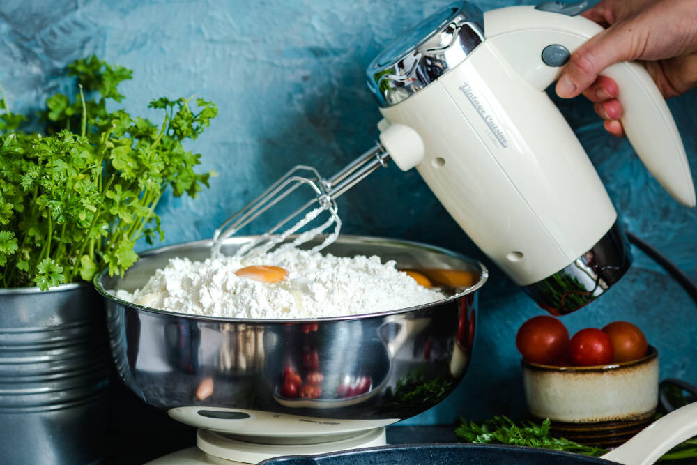 Mikser ręczny VINTAGE CUISINE Retro Miętowy 2 rodzaje mieszadeł mieszadła trzepakowe mieszadła hakowe wykonanie stal nierdzewna