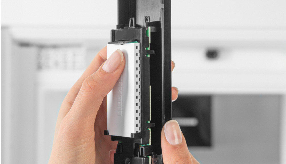STEROWNIK LIEBHERR SMART DEVICE BOX wykonanie materiał wysoka jakość trwałość odporny na uszkodzenia łatwe utrzymanie czystości