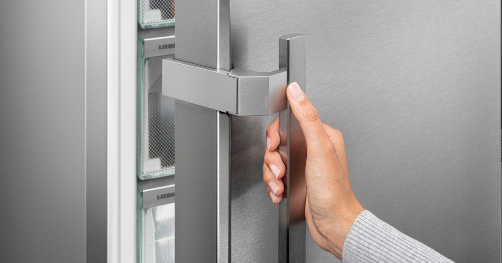 ZAMRAŻARKA LIEBHERR FNB 505I NOFROST I BLUROX uchwyt Wpuszczany wygoda otwieranie ergonomia komfort zintegrowany dopasowanie wygoda bezpieczeństwo