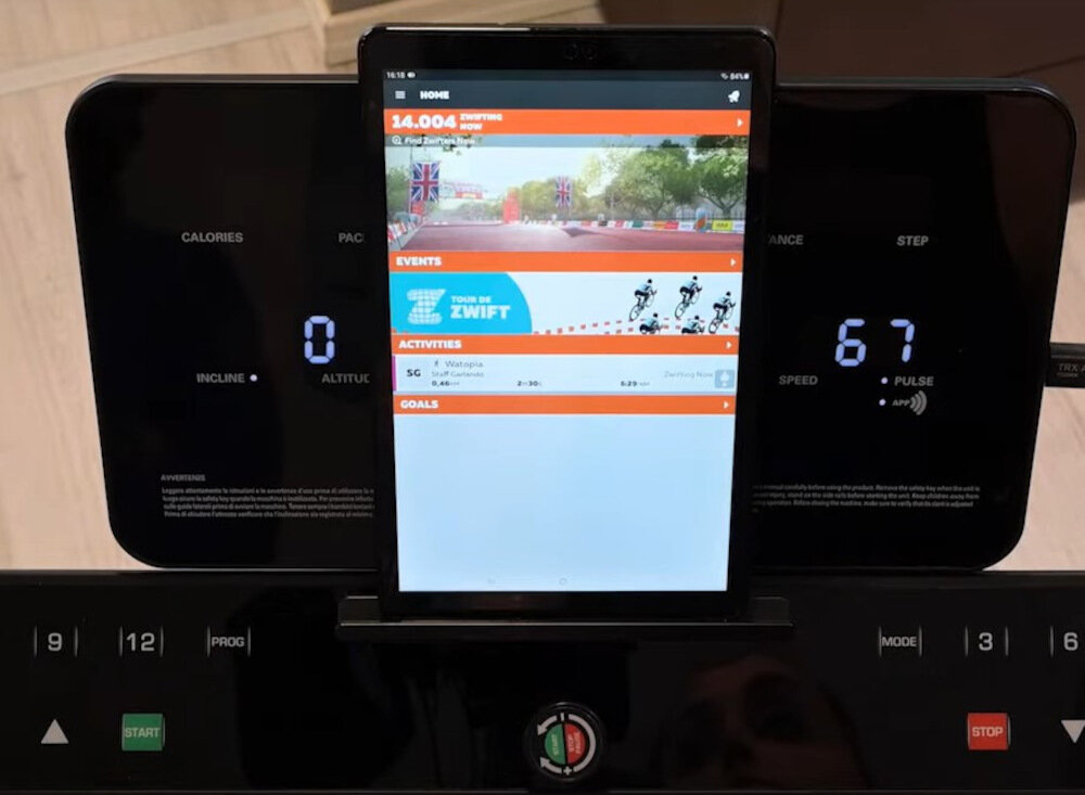 Bieżnia elektryczna TOORX Mirage C60 PB 2940W 18km-h glosniki Bluetooth lacze mp3 uchwyt na tablet lub smartfon kompatybilna z aplikacjami KINOMAP iConsole ZWIFT