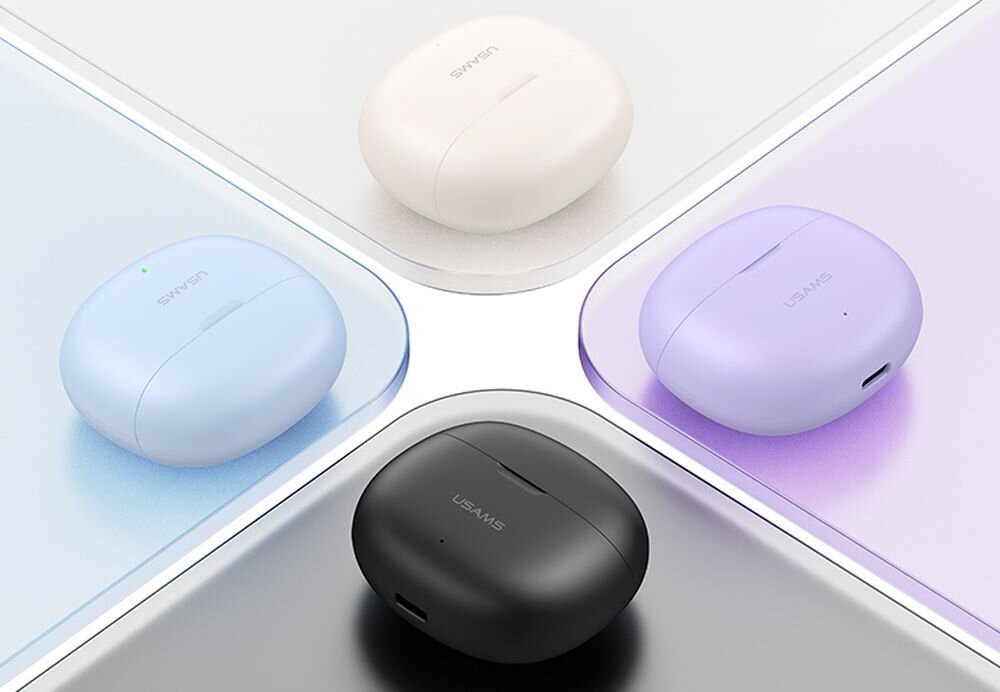 Słuchawki douszne USAMS Rhymbo Series Niebieski styl, eleganckie wykończenie, estetyka, funkcjonalność cztery etui leżą na platformach niebieskie beżowe czarne oraz fioletowe eleganckie minimalistyczne wykończenie estetyka funkcjonalność