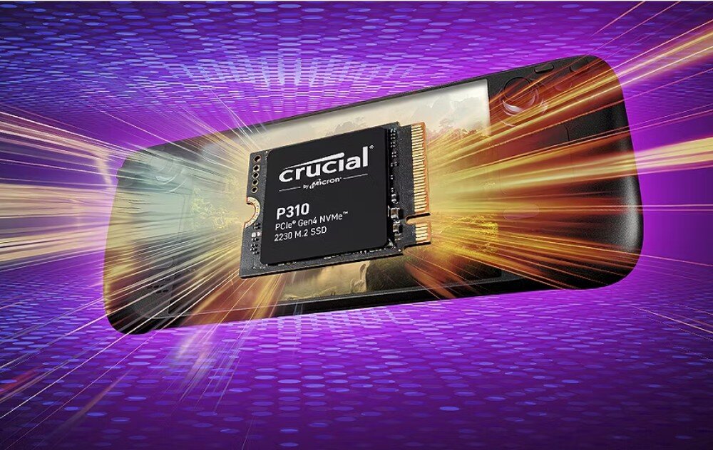 Dysk CRUCIAL P310 Grafika przedstawiająca mały nośnik danych osadzony w przenośnej konsoli, z żółtymi smugami światła symbolizującymi prędkość na fioletowym tle z efektem ruchu, technologia, parametry, żywotność