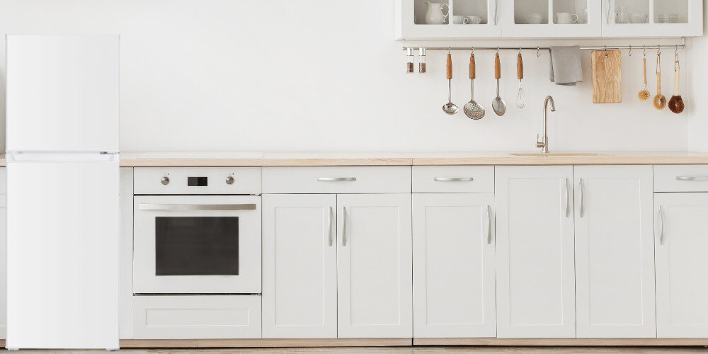 LODÓWKA SMITH&BROWN SFTF-111-WE3 szuflada na owoce warzywa komora mrożenie szklane półki sterowanie mechaniczne kolor biały świeżość