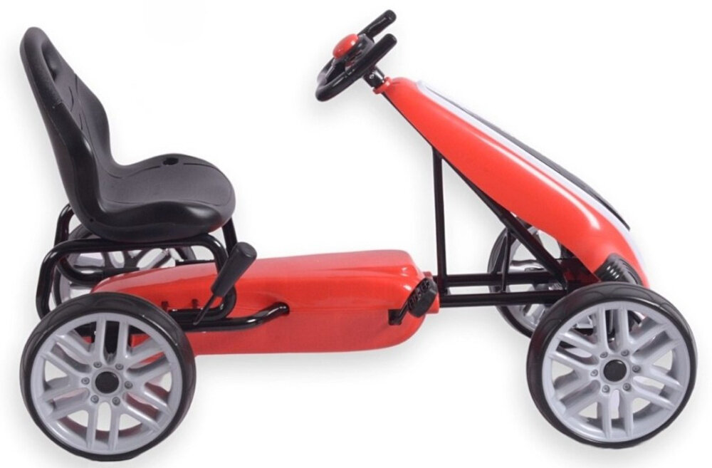 Gokart na pedały MILLY MALLY Power Czerwony gokart na białym tle widoczny z boku duże piankowe koła EVA z łożyskami cicha i stabilna jazda funkcja tzw. „wolnego koła” komfort użytkowania chroni napęd przed zużyciem