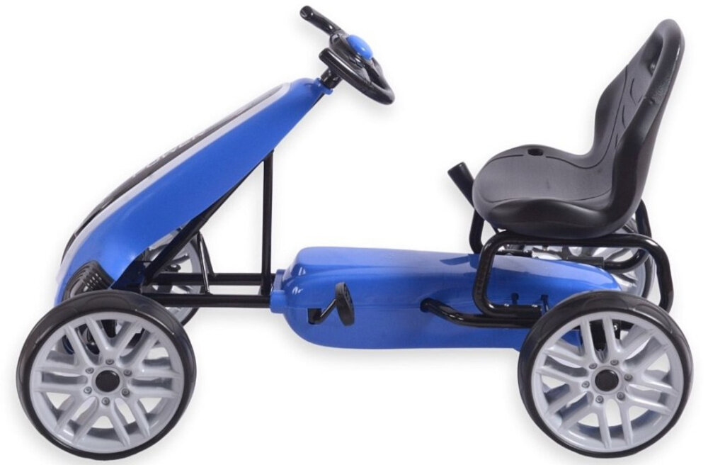 Gokart na pedały MILLY MALLY Power Niebieski gokart na białym tle widoczny z boku ruch zabawa na świeżym powietrzu napęd na pedały rozwija siłę nóg koordynacja ruchowa aktywność fizyczna nauka poprzez zabawę dla dziecka w wieku od 3 do 5 lat
