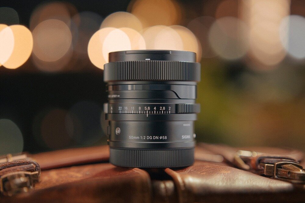Lifestyle z obiektywem SIGMA 50mm F2 DG DN Contemporary L-Mount w użyciu