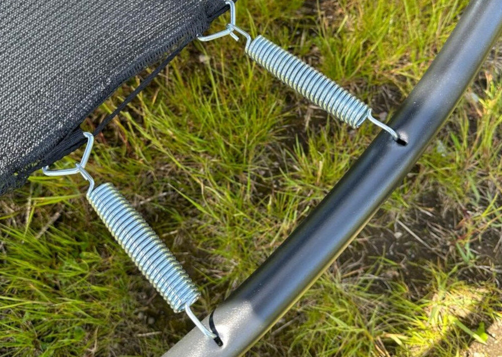 Trampolina ENERO z siatką wewnętrzną FI244 cm Czarny 42 sprezyny utrzymanie napietej maty wytrzymale niezawodne oslona na sprezyny
