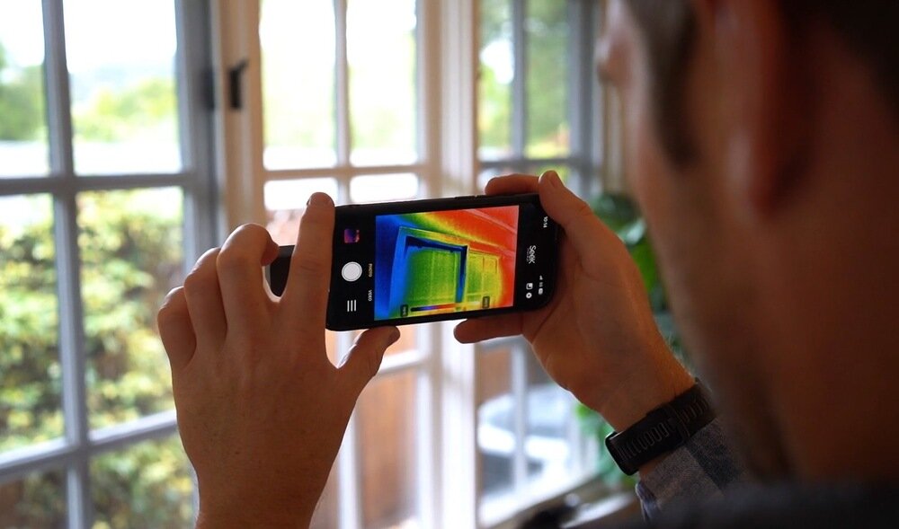 Kamera termowizyjna SEEK THERMAL Nano urządzeń mobilnych zdjęć i filmów w podczerwieni rozdzielczość 320 x 240 px 56° x 42° ± 5°C - smartfon z podglądem z kamery