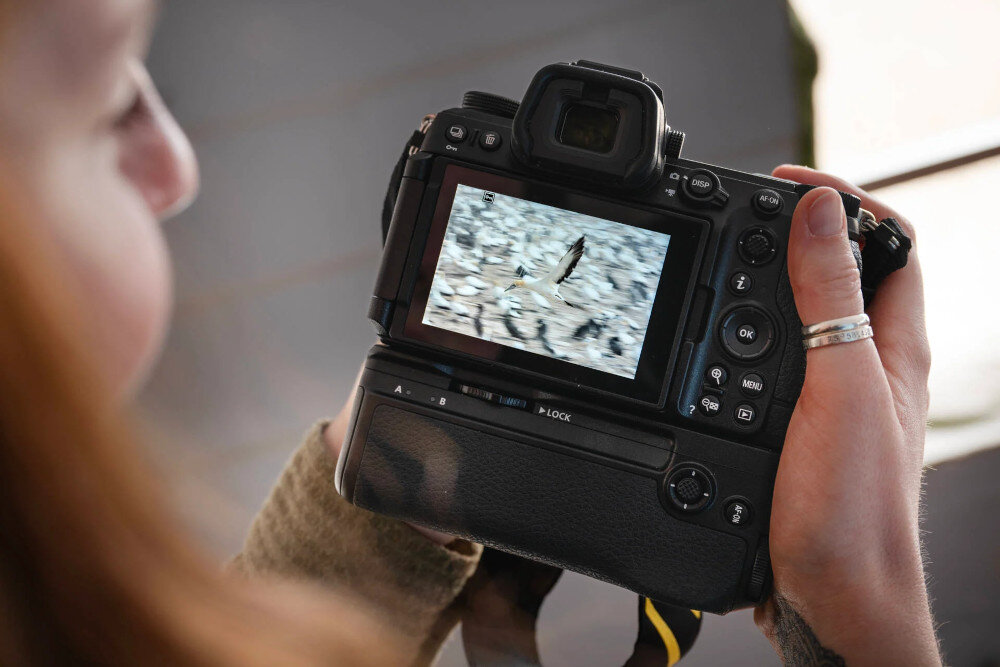 Aparat NIKON Z6III Body Wizjer elektroniczny 4000 nitów rysy twarzy elementy tła