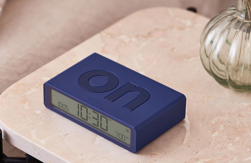 Budzik LEXON Flip Classic dzien noc budzik pobudka on off