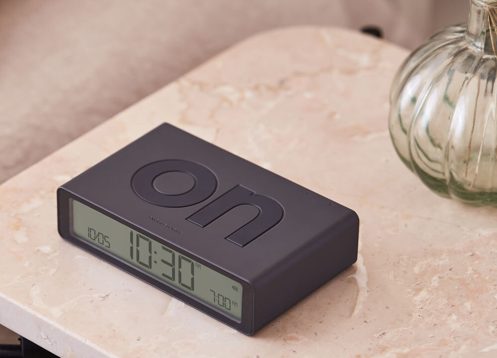 Budzik LEXON Flip Classic dzien noc budzik pobudka on off