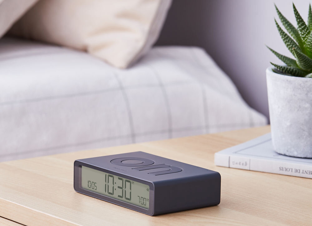 Budzik LEXON Flip Classic wyswietlacz lcd, przyciski, rozwiazanie, urzadzenia, funkcjonalnosc