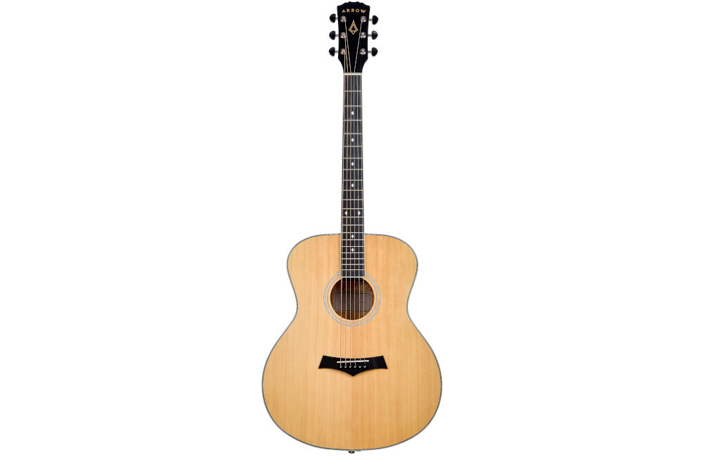 Gitara akustyczna ARROW Gold A z litym świerkiem, elegancka konstrukcja typu Auditorium, gitara do frontu na białym tle