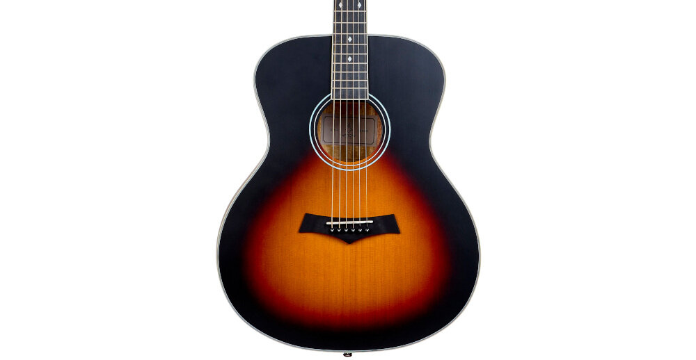Gitara akustyczna ARROW Gold A bez elektroniki naturalne brzmienie bez dodatków, kadr gitary na białym tle