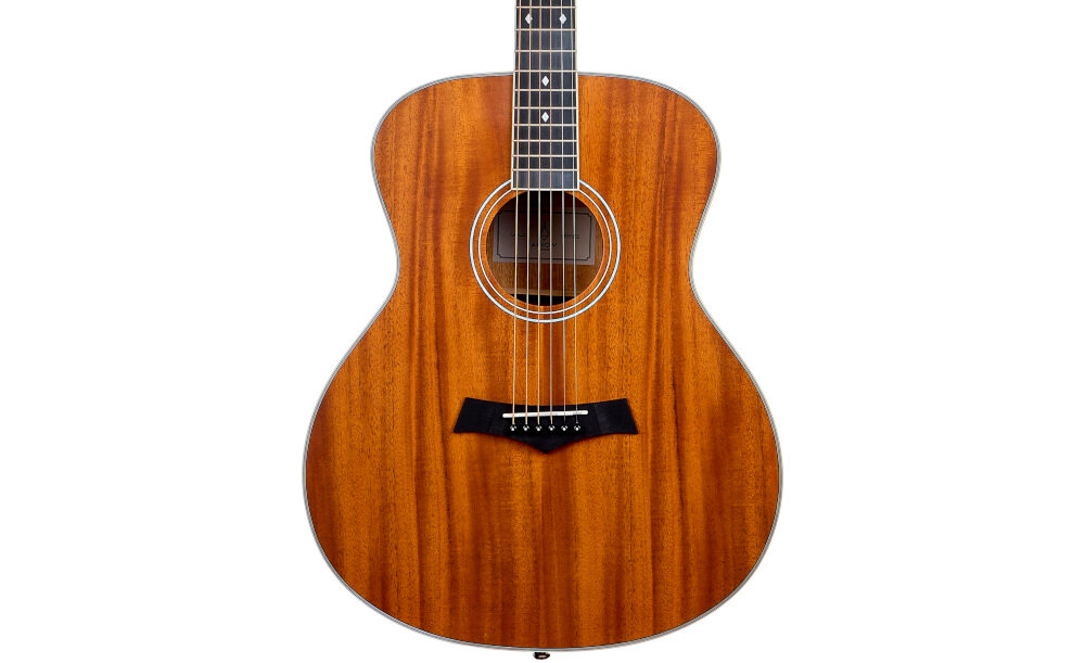 Gitara akustyczna ARROW Gold A metalowe klucze stabilne strojenie trwałość, kadr gitary na białym tle