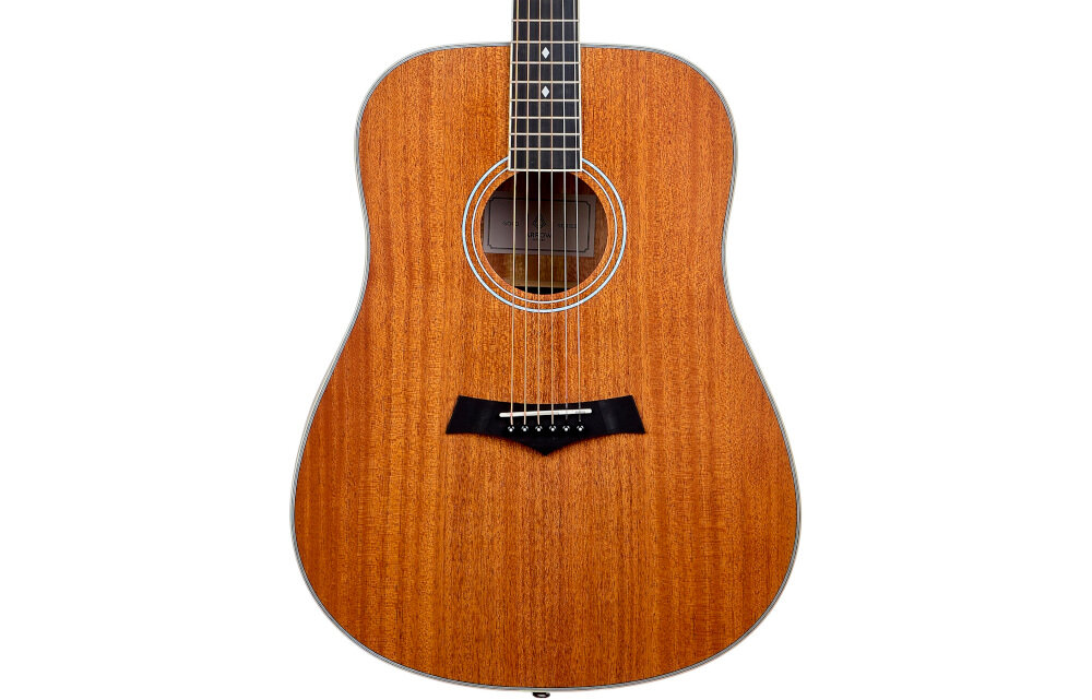Gitara akustyczna ARROW Gold D gryf okoume skala 648 mm komfort grania, kadr gitary na białym tle