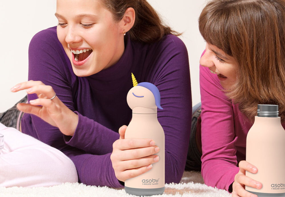 Butelka termiczna ASOBU Bestie Bottle Unicorn Beżowy funkcjonalność atrakcyjny wygląd główka jednorożca na zakrętce ulubiony towarzysz dziecka kompaktowe wymiary 23 x 7,5 cm w plecaku w bocznej kieszeni na szkolne dni i wycieczki