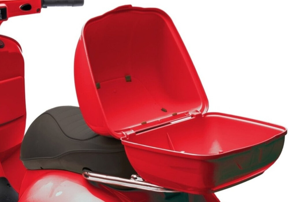 Motorek elektryczny MILLY MALLY Vespa GTS Super Czerwony funkcjonalnosc otwierany kufer miejsce na przekaski skarby zabawki