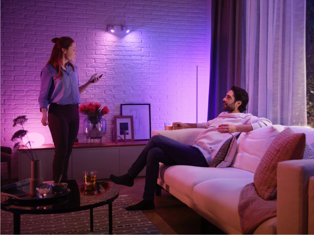 Inteligentna żarówka PHILIPS HUE White and color Ambiance GU10 2 szt. zywotnosci do 50000 cykli wlacz/wylacz natychmiastowy zaplon zuzycie do 4 kWh na 1000 godzin energooszczedna