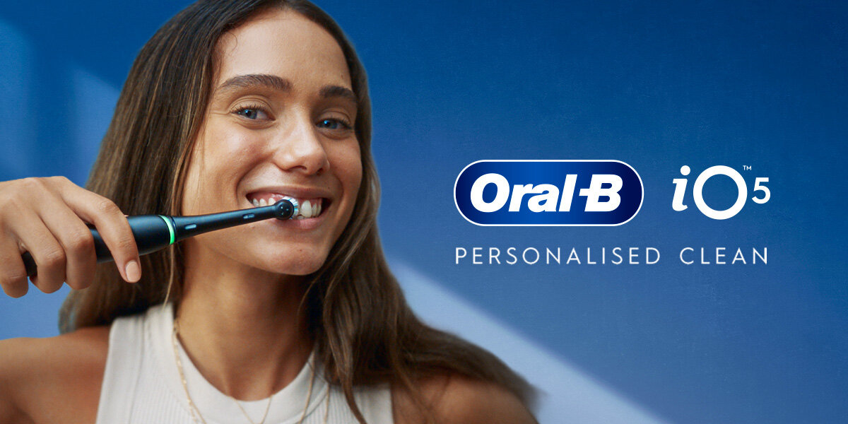 Szczoteczka magnetyczna ORAL-B iO 5 Czarny zdjęcie lifestyle inteligentna pielęgnacja 