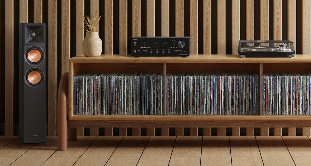 Amplituner Stereo ONKYO TX-8470 - Wspiera obraz do 8K, Amplituner stojący na komodzie