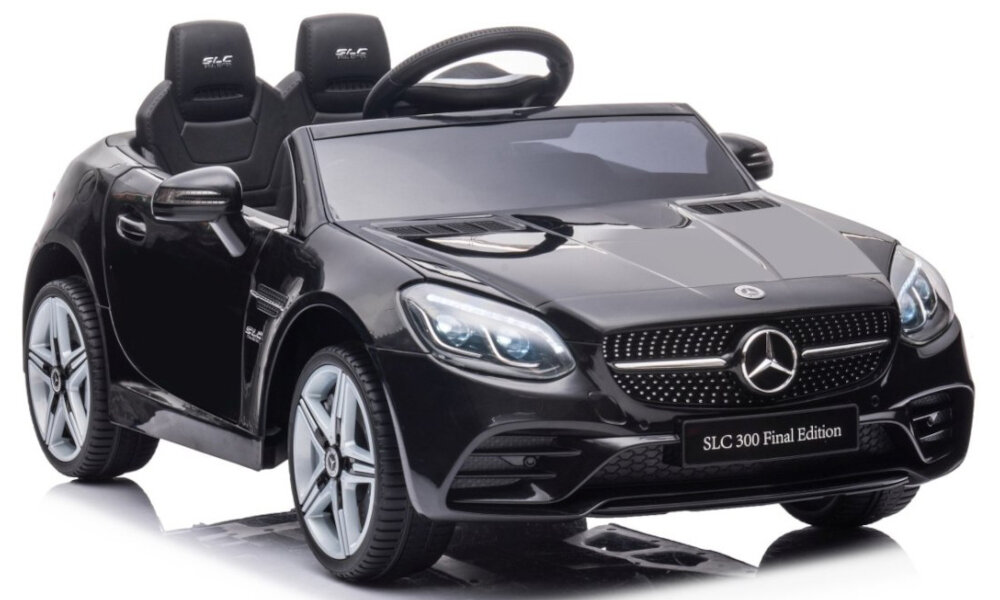 Samochód dla dziecka MILLY MALLY Mercedes-Benz SLC Czarny samochód na białym tle widoczny od przodu pod skosem sportowy kabriolet na licencji Mercedesa połączenie luksusu bezpieczeństwa i zaawansowanych technologii zabawka inspiracja do podróżowania w świecie wyobraźni aktywność fizyczna stymulacja wyobraźni