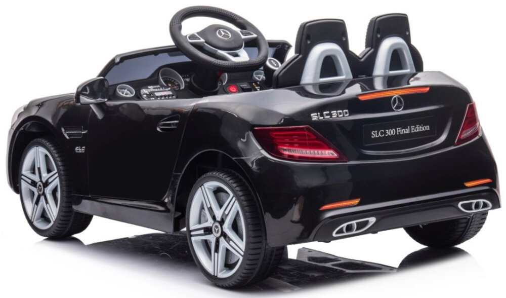 Samochód dla dziecka MILLY MALLY Mercedes-Benz SLC Czarny samochód na białym tle widoczny od tyłu pod skosem funkcja powolnego startu płynne i bezpieczne rozpędzanie pojazdu komfort i kontrola funkcja automatycznego hamulca zatrzymanie samochodu po zdjęciu nogi z pedału gazu bezpieczeństwo użytkowania