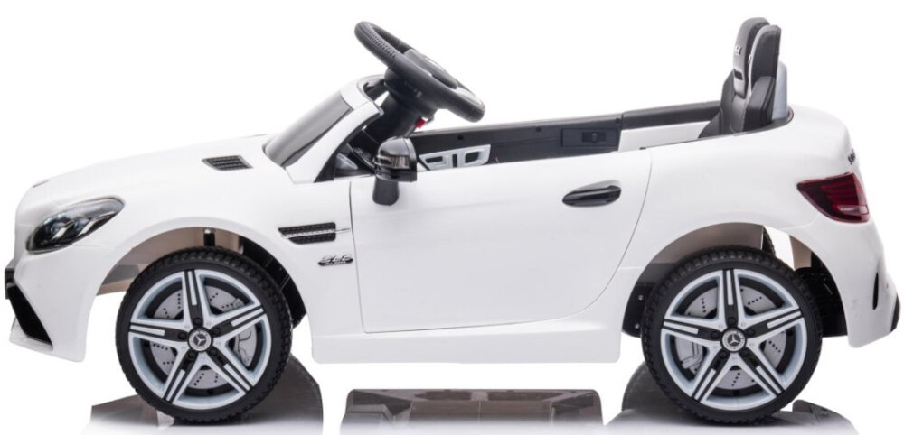 Samochód dla dziecka MILLY MALLY Mercedes-Benz SLC Biały samochód na białym tle widoczny z boku autko sportowe zasilanie żelowy akumulator o napięciu 6 V i pojemności 4,5 Ah czas ładowania około 8 godzin dla dzieci od 3. roku życia w trybie kontroli rodzicielskiej maluchy od 18. miesiąca życia