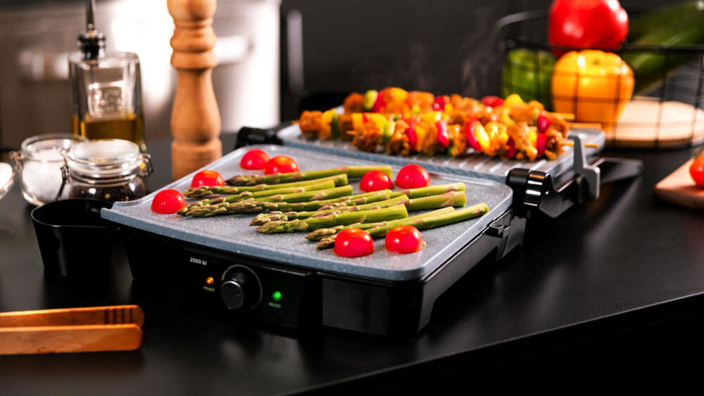 Grill elektryczny CECOTEC Rock'nGrill 2000 Stone Ceramic Mix&Grill duża płyta grzewcza jednoczesne przygotowanie kilku potraw możliwość otwarcia grilla do kąta 180 stopni jak klasycznej patelki lub grilla zwiększona funkcjonalność i wszechstronnosc