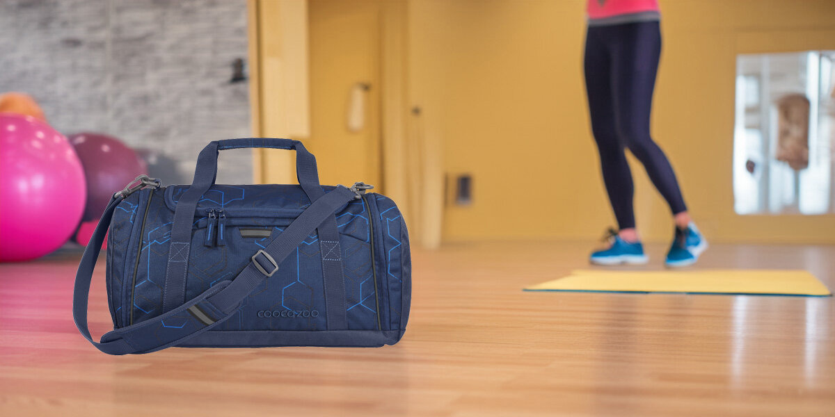 Torba sportowa COOCAZOO 2.0 Blue Motion Niebieski Wygoda i przestronność boczna kieszeń oddzielona od głównej komory podwójne rączki odpinany pas na ramię z regulacją