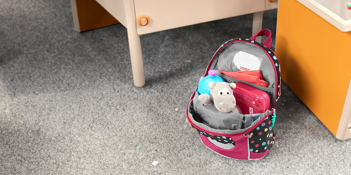 Plecak STEP BY STEP Junior Kiga Mini Pony Lotta Czarno-różowy dedykowana kieszeń na butelkę praktyczna kieszeń z przodu dwie kieszenie boczne