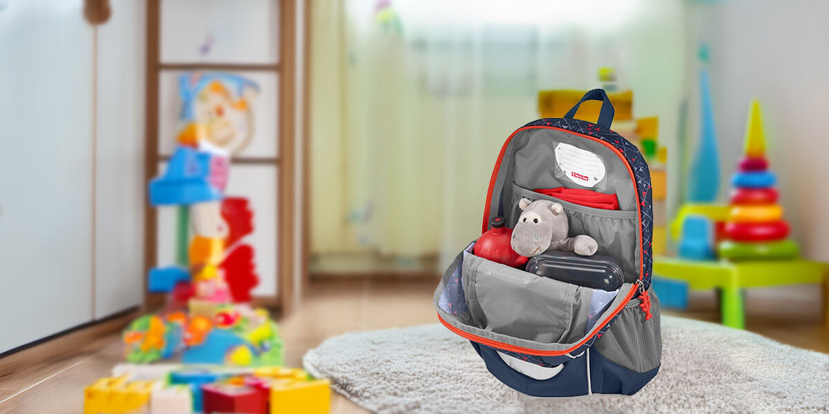Plecak STEP BY STEP Junior Kiga Maxi Fire Truck Finn Niebiesko-czerwony dedykowana kieszeń na butelkę praktyczna kieszeń z przodu dwie kieszenie boczne