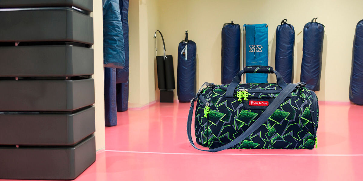 Torba sportowa STEP BY STEP 2 Wild T-rex Taro Czarno-zielony płaska kieszeń boczna na zamek specjalna kieszeń na mokrą bieliznę higieniczna praktyczna