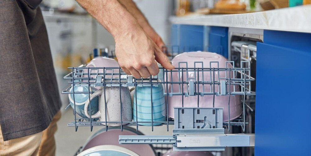 Zmywarka HISENSE HV643D90 ruchome kosze zmiana wysokości regulacja dodatkowa przestrzeń większe naczynia