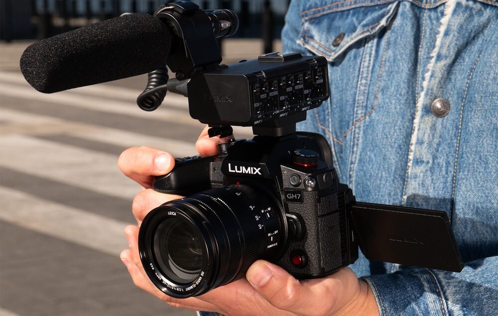 Aparat PANASONIC Lumix DC-GH7 nagrywanie filmu aparatem na ulicy   