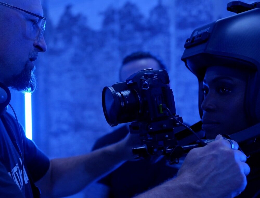 Aparat PANASONIC Lumix DC-GH7 montaż aparatu na uchwycie do kasku  