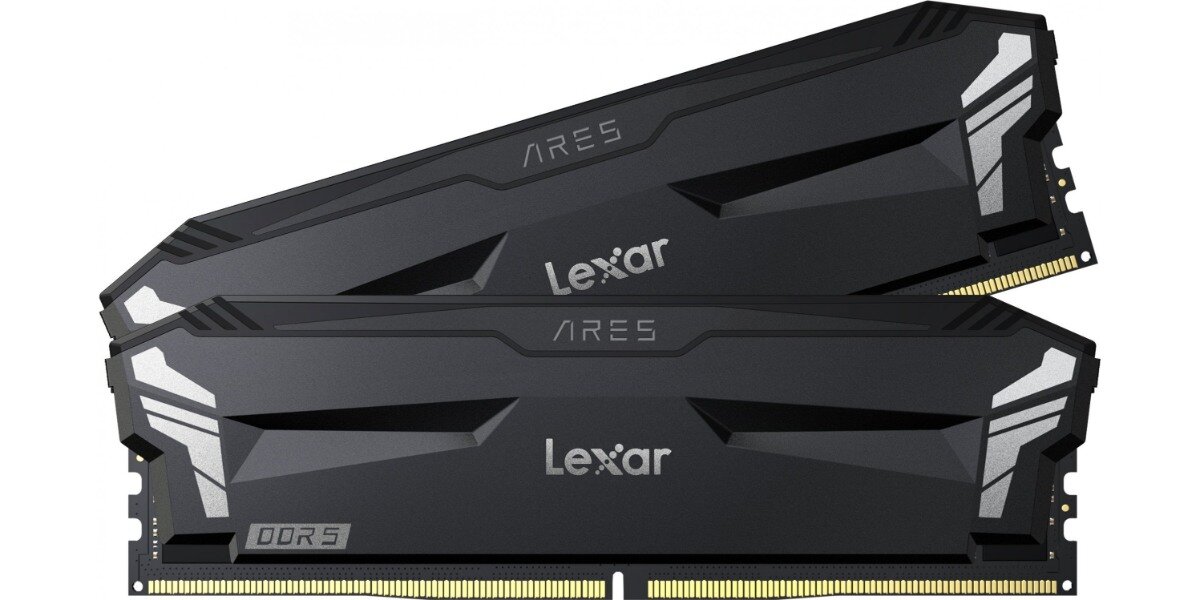 Pamięć RAM LEXAR Ares Gaming na białym tle.