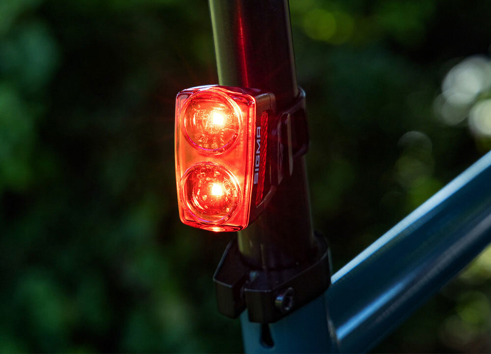 Lampka rowerowa SIGMA Buster RL150 Tylna 2 pulsujace diody LED doskonala widocznosc bezpieczenstwo widocznosc swiatla pod katem 280 stopni