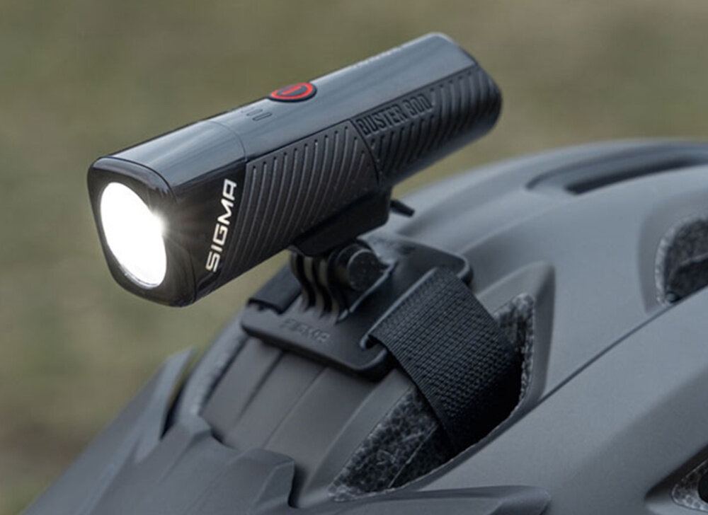 Lampka rowerowa SIGMA Buster 800 FL Przednia uchwyt do kasku wszechstronnosc funkcjonalnosc lepsza widocznosc bezpieczenstwo