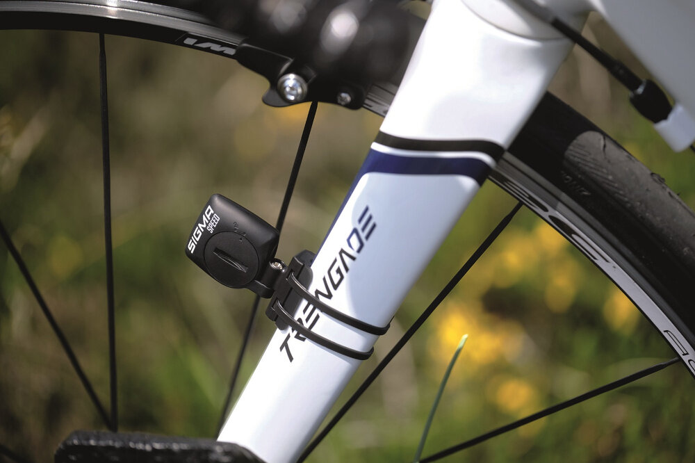 Licznik rowerowy SIGMA BC 14.0 WL STS CAD latwy montaz na kierownicy kompatybilnosc ze wszystkimi rodzajami rowerow czujnik predkosci magnes akcesoria montazowe