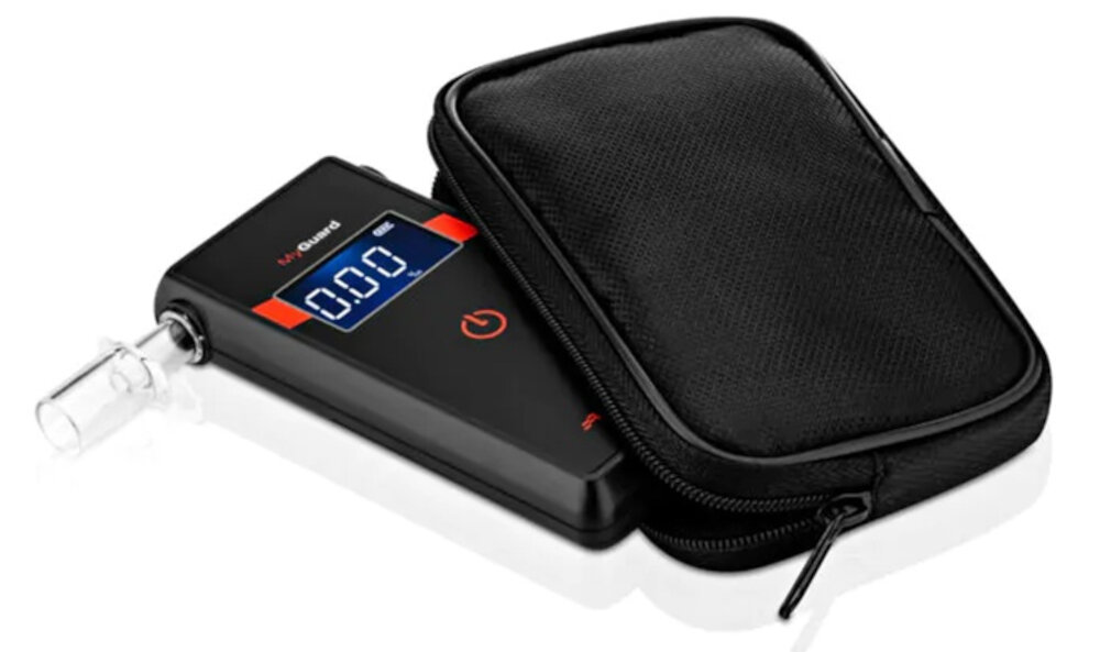 Alkomat ALCODIGITAL MyGuard Kompaktowy i lekki design waga wymiary Wygodne etui transport i przechowywanie