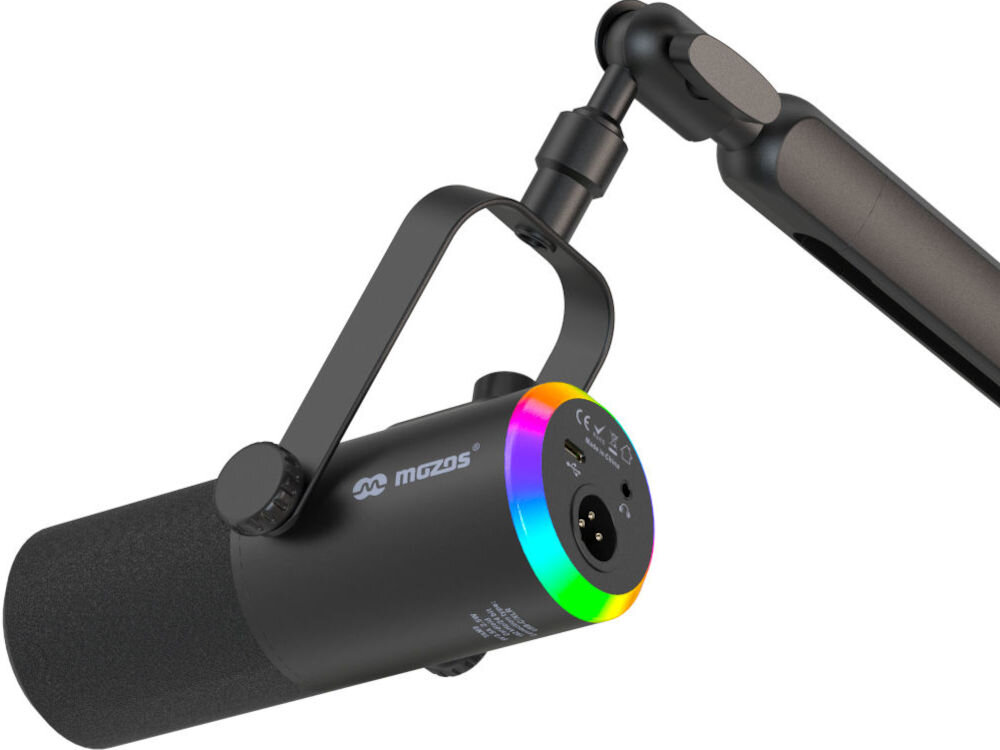 Mikrofon MOZOS TAM8 Mikrofon Mozos TAM8 zamocowany na ramieniu. Tylny panel ukazuje kolorowy pierścień LED i złącza – XLR, USB-C oraz gniazdo słuchawkowe. Logo producenta widoczne w centrum urządzenia