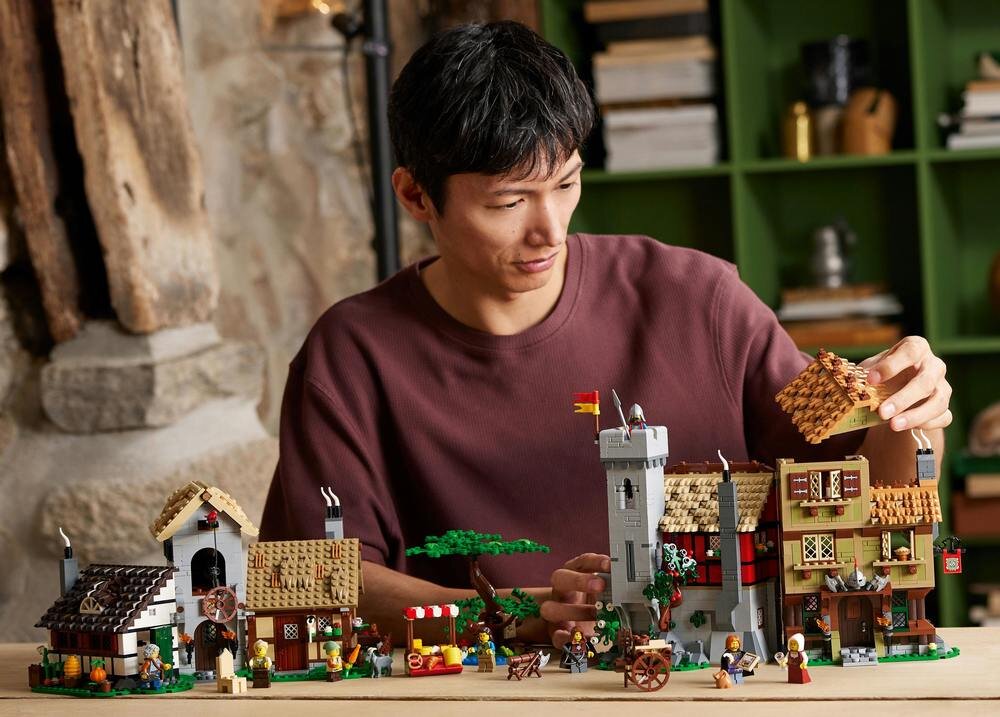 LEGO 10332 ICONS Średniowieczny plac miejski model